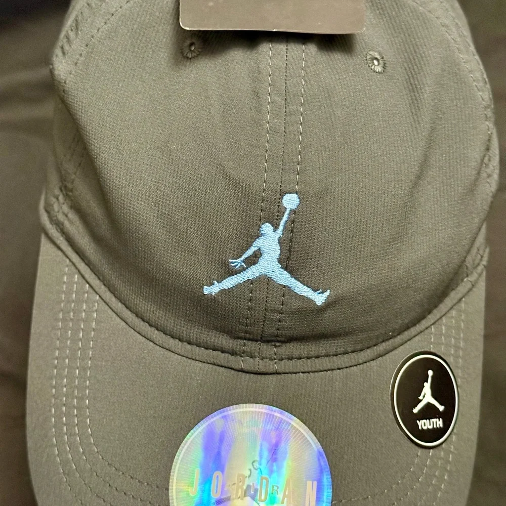 NIKE: JORDAN- Kids Jordan Essentials Jumpman Logo Cap - Big Kid